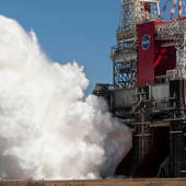 NASA napodruhé úspěšně otestovala raketu SLS se čtyřmi RS-25