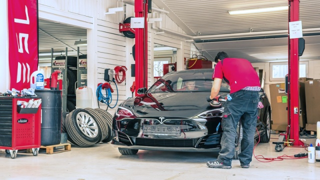 Tesla Model S servis