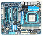 Celkový pohled na Gigabyte GA-890FXA-UD5