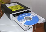 Uvnitř je CD-ROM disk