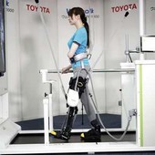 Robotický exoskeleton od Toyoty pomůže lidem chodit