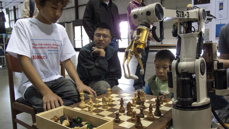 Šachový robot má průšvih, 7letému protihráči zlomil prst