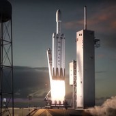 SpaceX by se v létě mohlo pokusit o přistání horního stupně Falconu Heavy