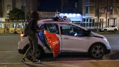 Stávka robotů? Robotická taxi Cruise "zamrzla" v ulicích San Francisca