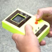Tento Game Boy běží bez baterky: stačí solární energie a mačkání tlačítek