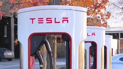 Tesla postaví nový Supercharger V4 v Arizoně se soláry a Megapackem