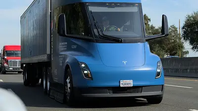 Tesla Semi je velmi efektivní, v reálném provozu jezdí i za 102 kWh/100km