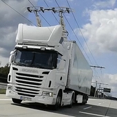 Ve Švédsku testují první dálnici s trolejemi pro kamiony