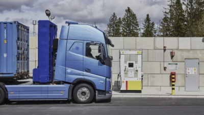 Volvo testuje vodíkový truck s 1000km dojezdem a 15minutovým tankováním