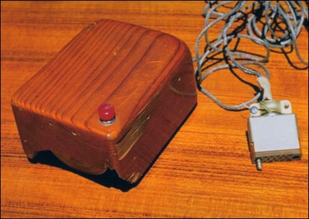 Zemřel vynálezce počítačové myši Douglas Engelbart | Svět hardware